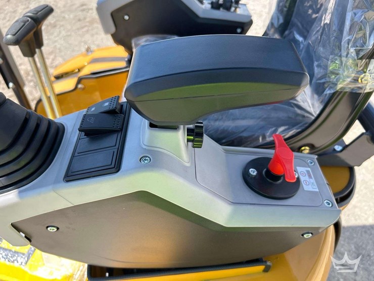 mini-excavator-image-14