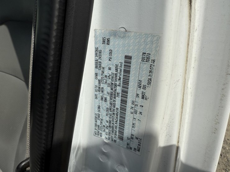 2010-ford-e350-image-10