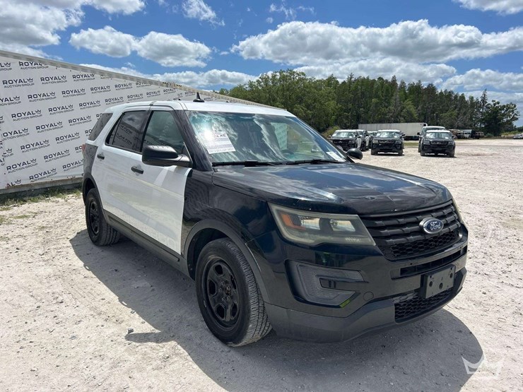 2016-ford-explorer-image-2