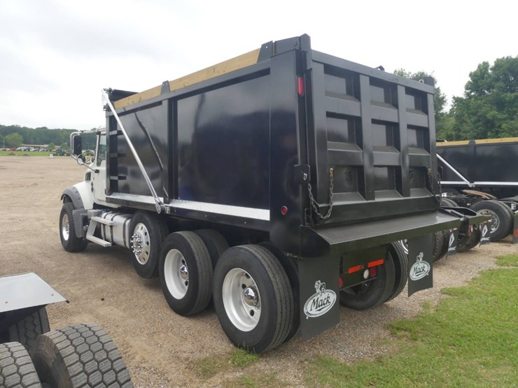 2020-mack-granite-64ft-image-4