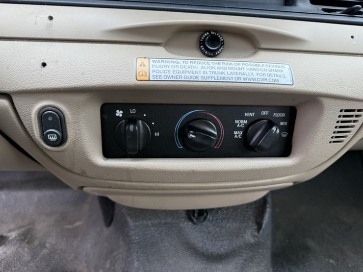 2008-ford-crown-victoria-sedan-image-34