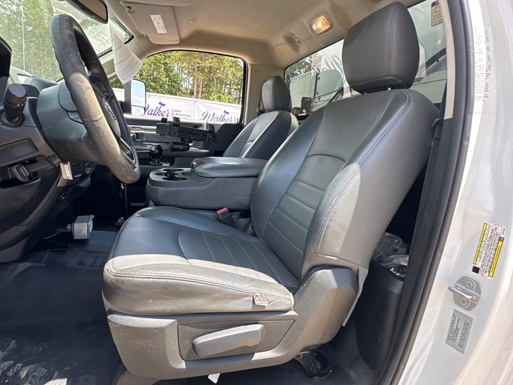#20652-•-2017-ram-5500-service-truck-image-11
