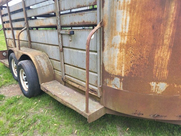 1990-s&h-tandem-axle-bumper-livestock-trailer-image-46