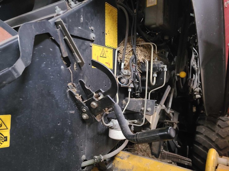 2014-new-holland-340-image-13
