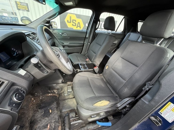 2015-ford-explorer-image-29