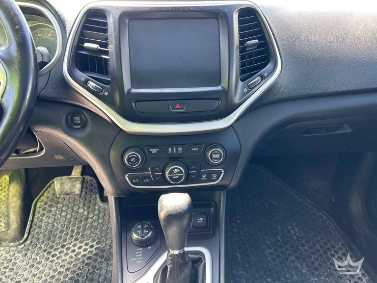 2015-jeep-cherokee-image-19
