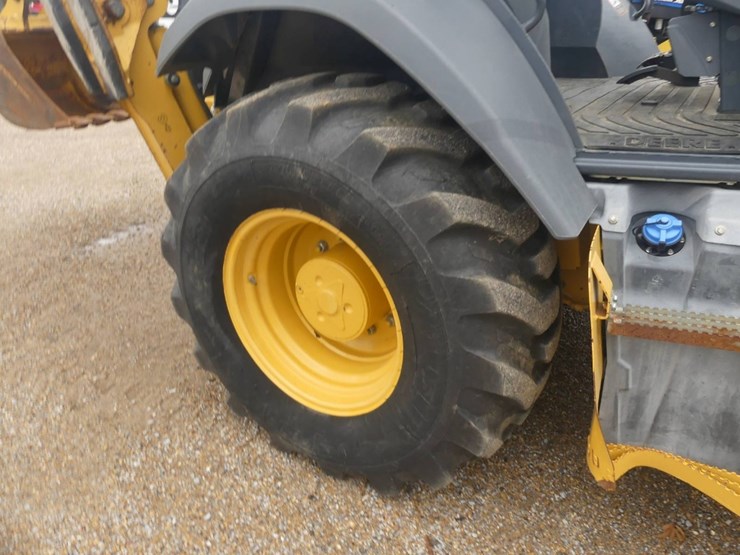 2019-deere-310l-image-12