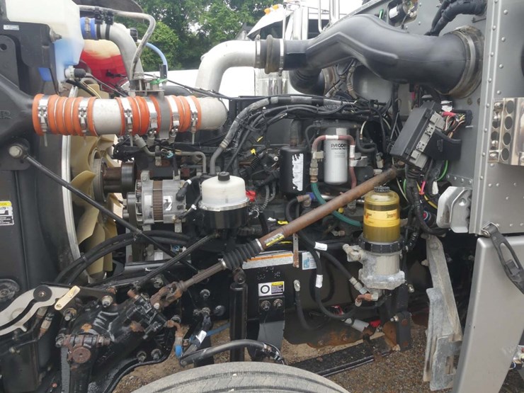 2013-peterbilt-388-image-10
