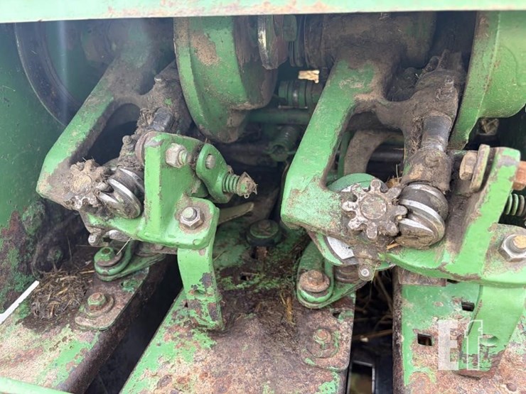 john-deere-327-image-8