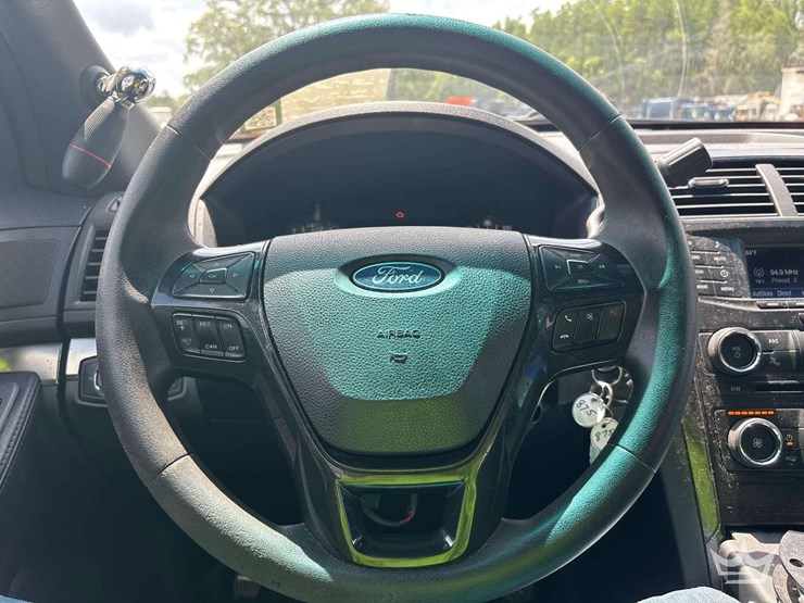 2016-ford-explorer-image-12