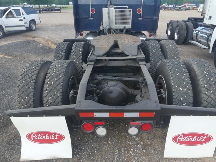2005-peterbilt-379-image-8