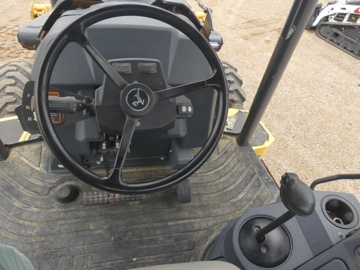 2019-deere-310l-image-17