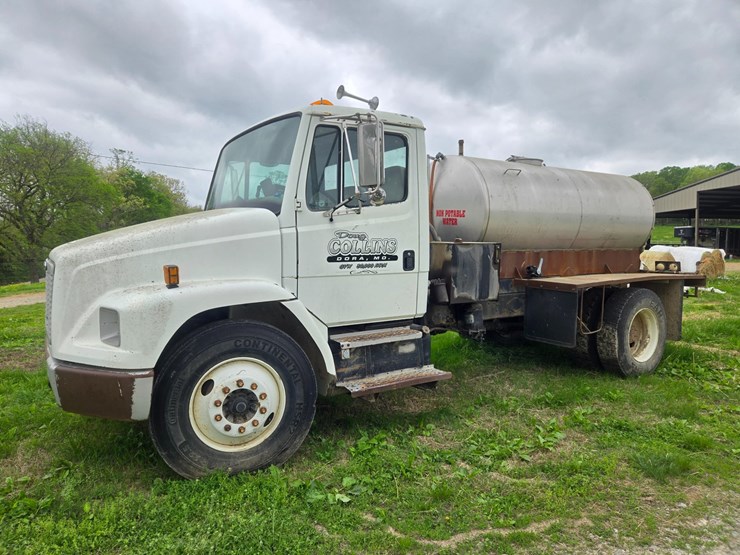 1999-freightliner-fl70-image-4