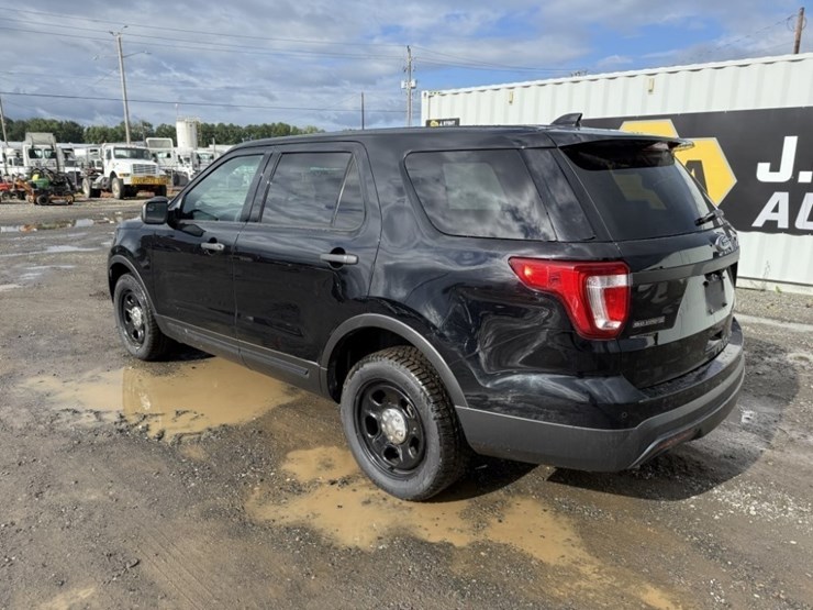 2016-ford-explorer-image-6