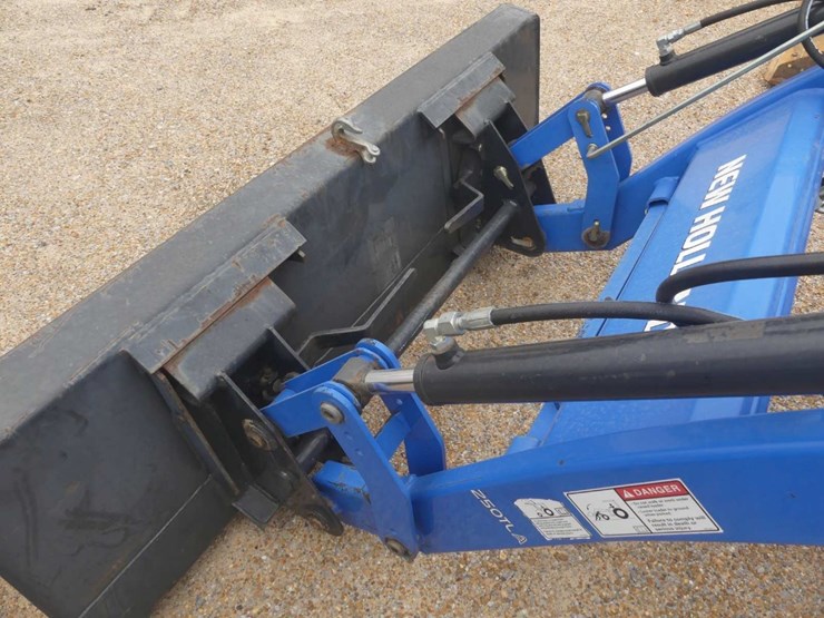 2016-new-holland-boomer-37-image-8