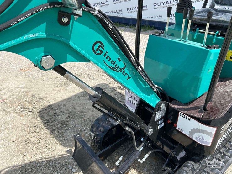 mini-excavator-image-19