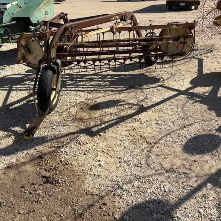 JOHN DEERE 670