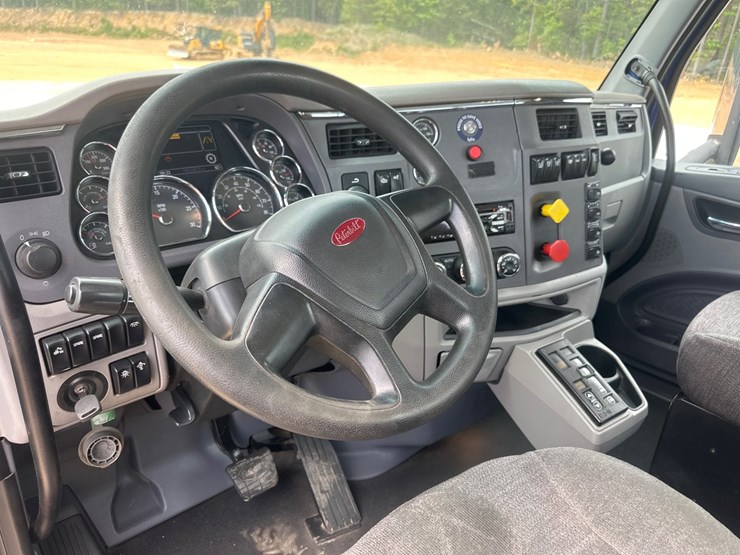 2017-peterbilt-579-image-9