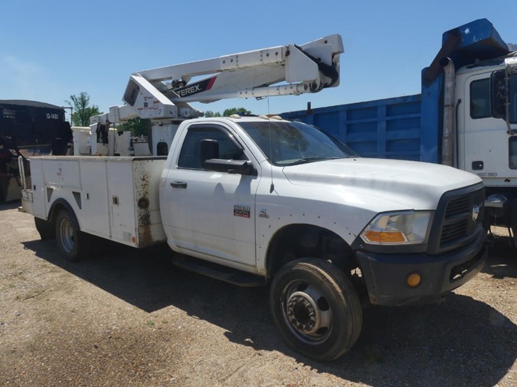 2012-dodge-ram-5500hd-image-2