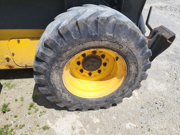 new-holland-l218-image-36