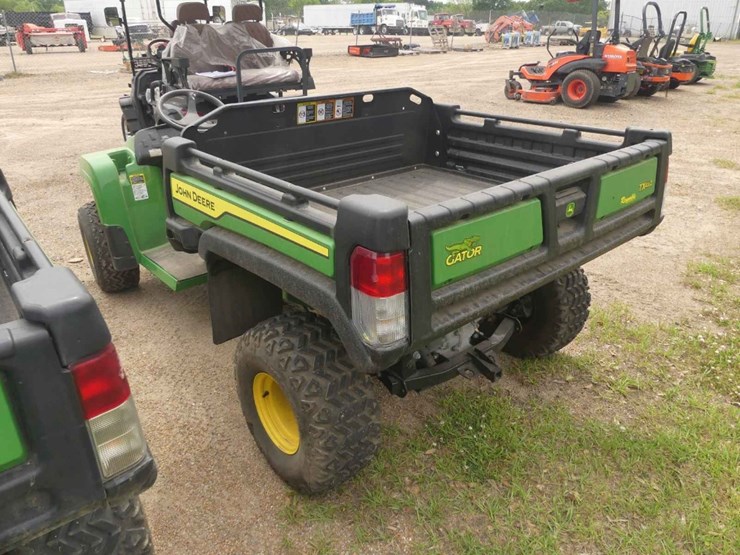 2024-john-deere-gator-image-4