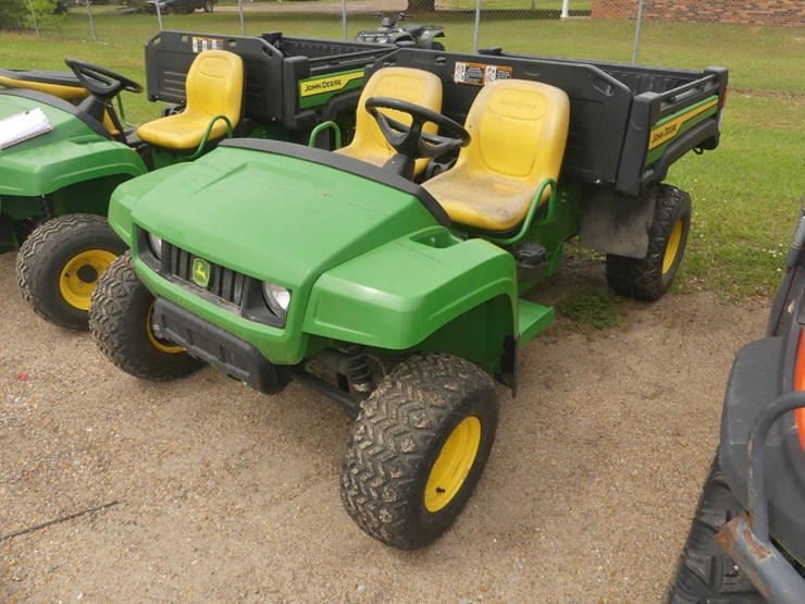 2024-john-deere-gator-image-1