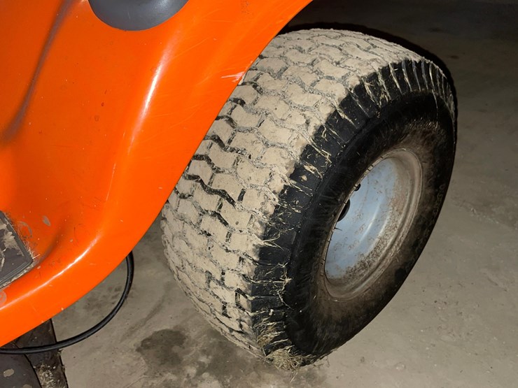 husqvarna-lta-18538-lawn-tractor-image-5