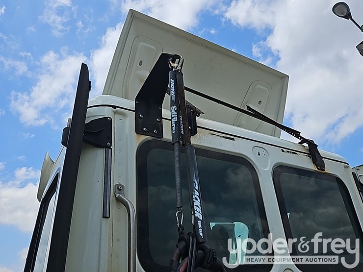2019-freightliner-cascadia-125-image-11