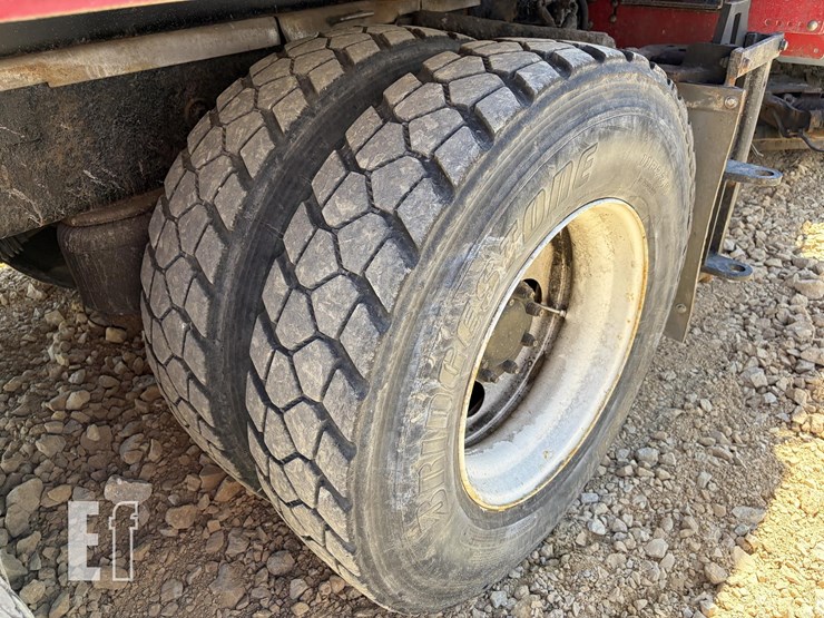 2008-peterbilt-367-image-26