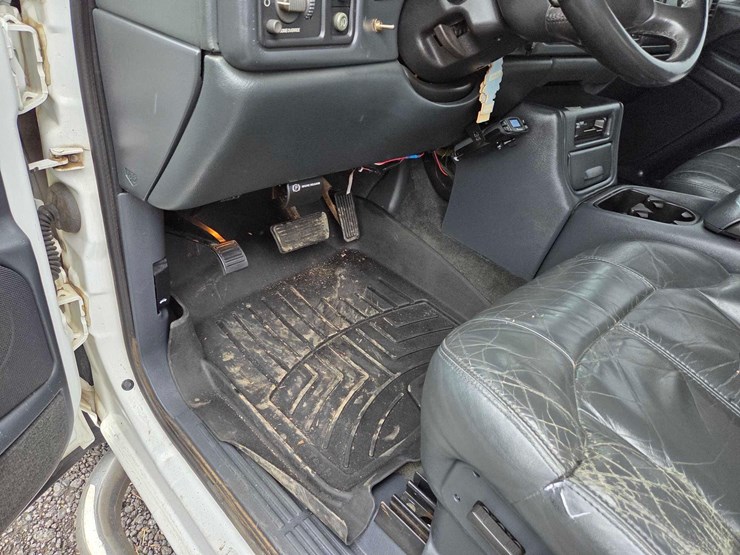 2001-chevrolet-3500-image-46