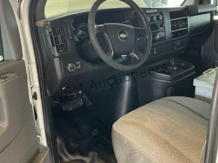 2015-chevrolet-express-2500-image-23
