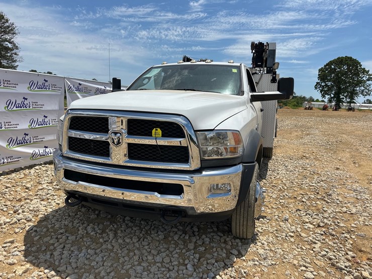 #20652-•-2017-ram-5500-service-truck-image-3
