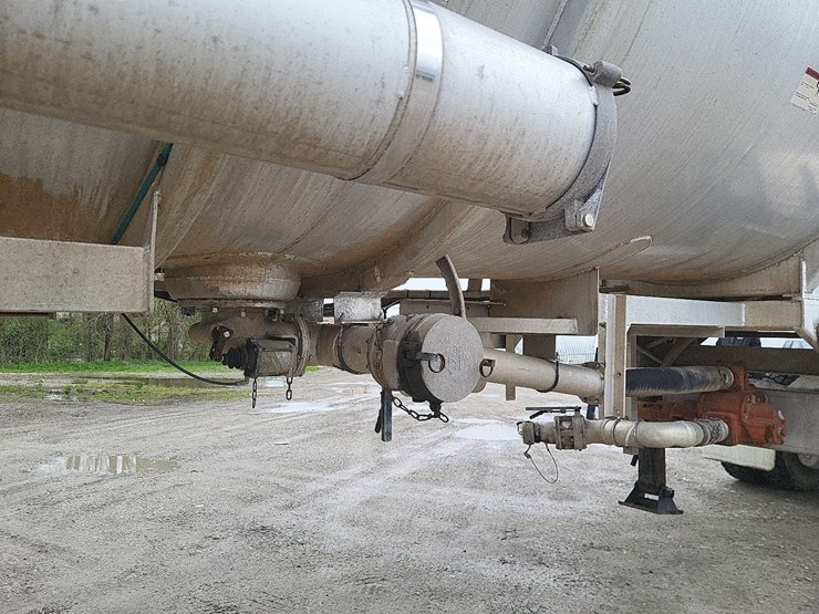 2012-brenner-8820-gallon-aluminum-tandem-axle-semi-tanker-trailer-image-13