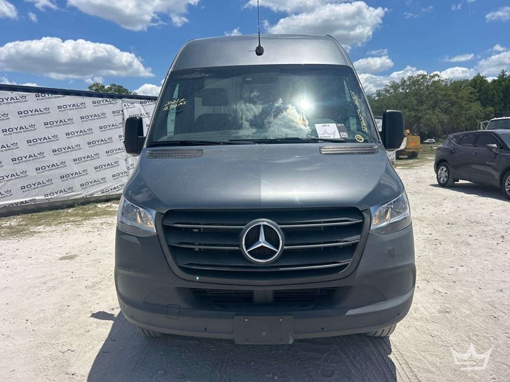 2021-mercedes-benz-sprinter-4500-image-40