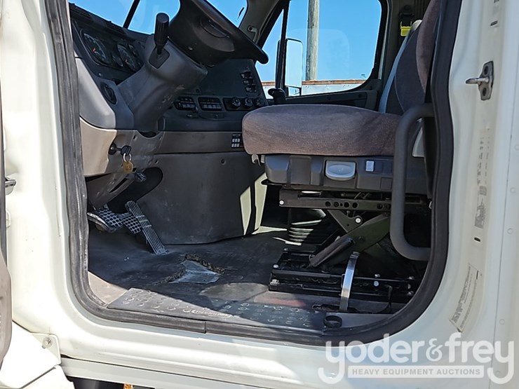 2019-freightliner-cascadia-125-image-4