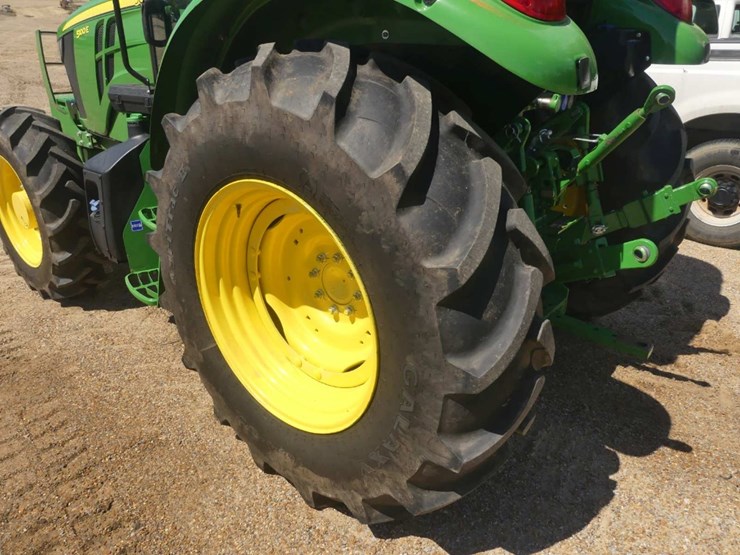 2024-john-deere-5100e-image-6