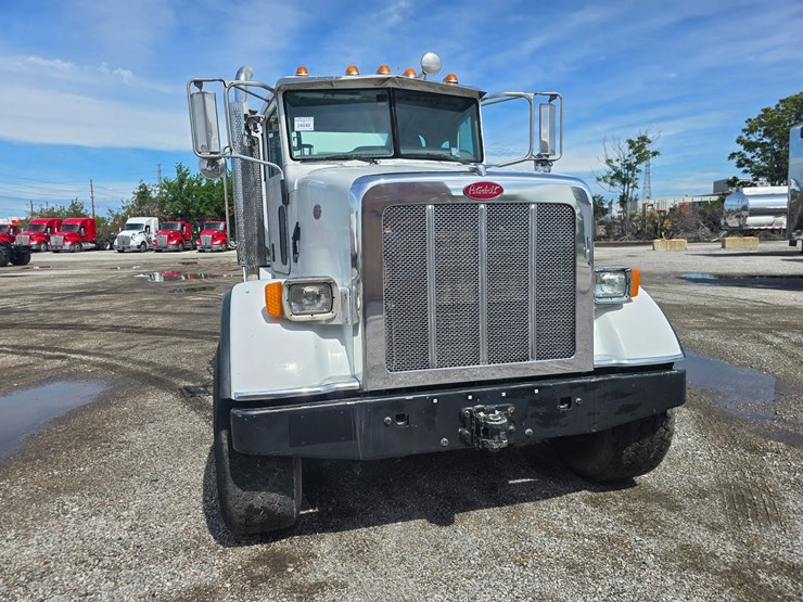 2014-peterbilt-365-image-45