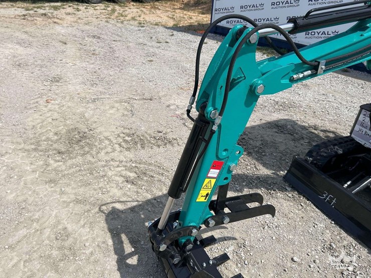 mini-excavator-image-17
