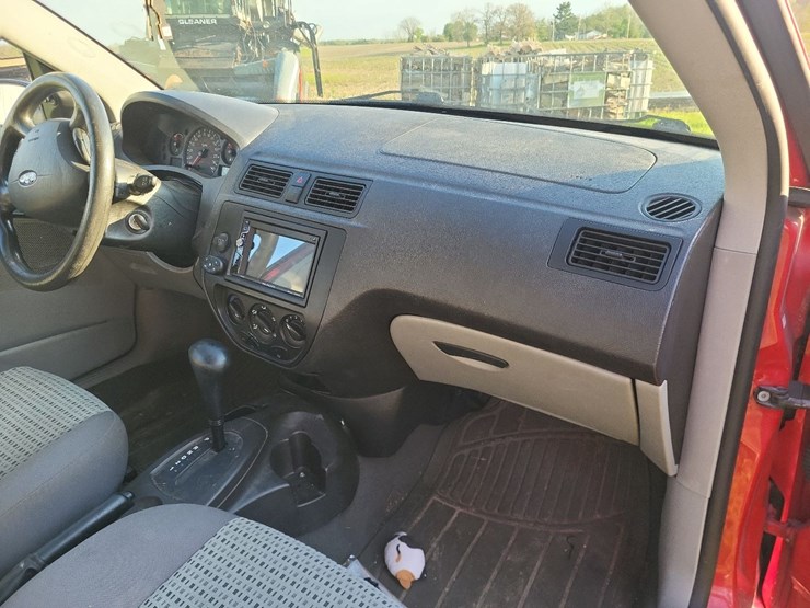 2007-ford-focus-sedan-image-44