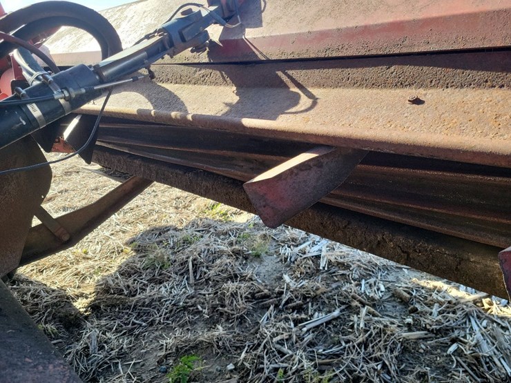international-8840-swather-image-24