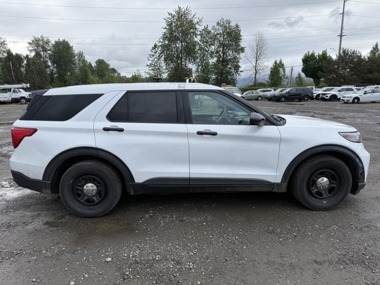 2020-ford-explorer-image-3