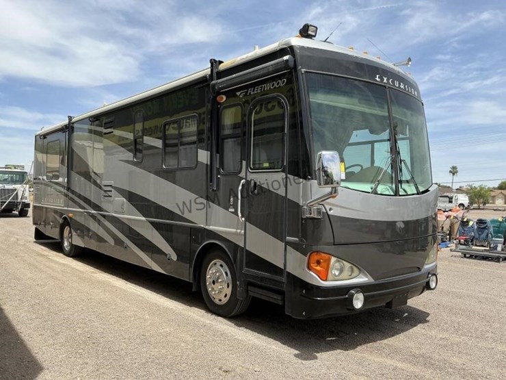 2006-fleetwood-excursion-motorhome-image-4