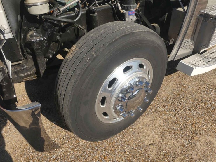 2014-freightliner-coronado-132-image-14