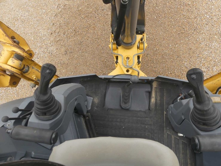 2019-deere-310l-image-15