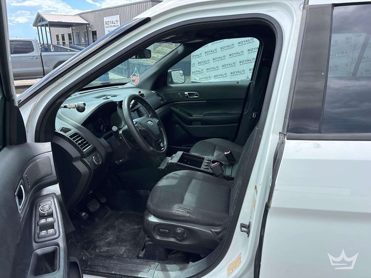 2017-ford-explorer-image-11