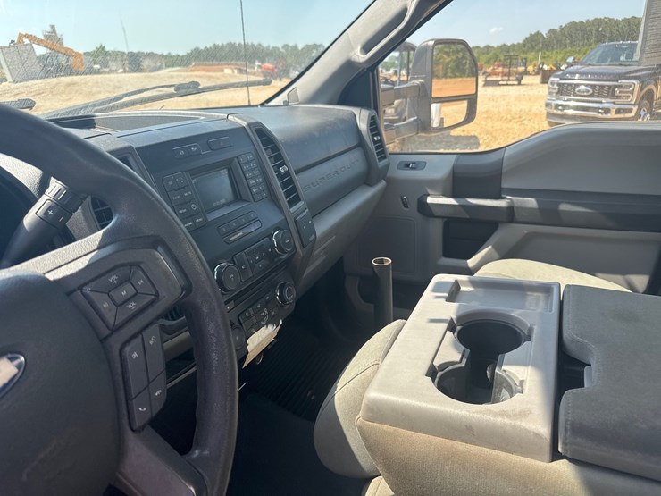 2017-ford-f550-image-8