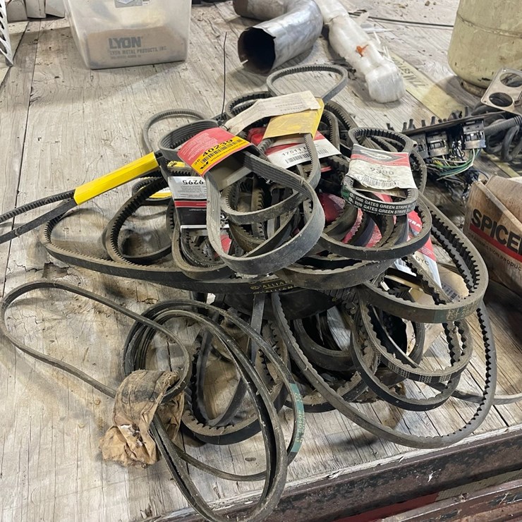 #40239 • Lot of Belts