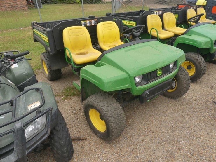 2024-john-deere-gator-image-2