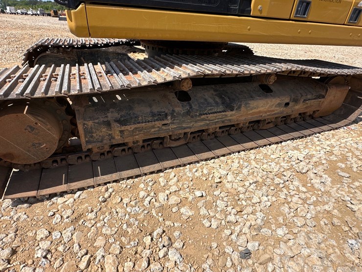 2021-caterpillar-320-image-9