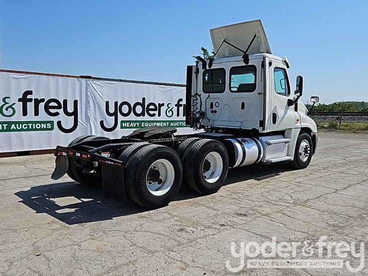 2019-freightliner-cascadia-125-image-17